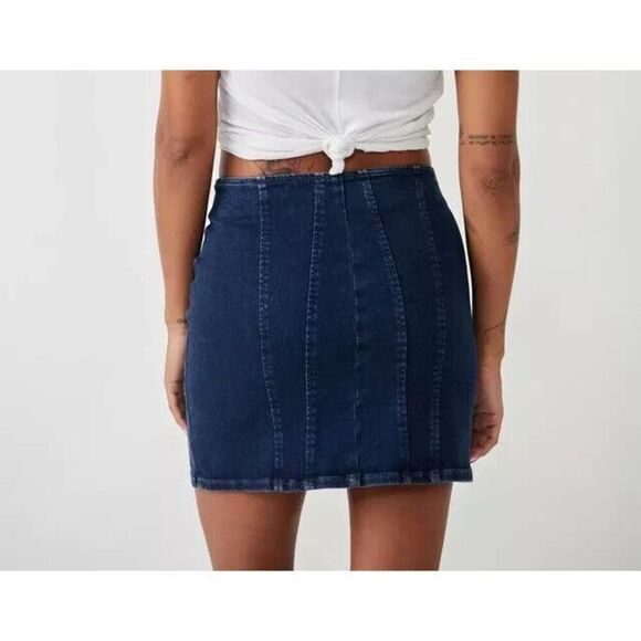 Free People OB1655382 Women's Sz 10 Deep Indigo Layla Zip Denim Mini Skirt - Picture 7 of 7